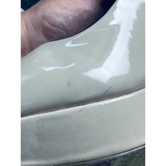 Guess Beige Tan Faux Leather Stilettos Heels Pumps Women's Size 8.5M - Picture 9 of 16